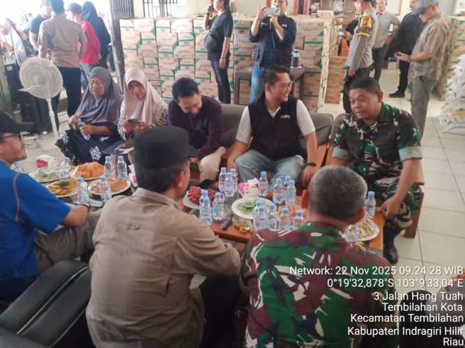 Danramil 01/Tembilahan menghadiri kegiatan penyaluran Bantuan Pangan di Perum Bulog Tembilahan