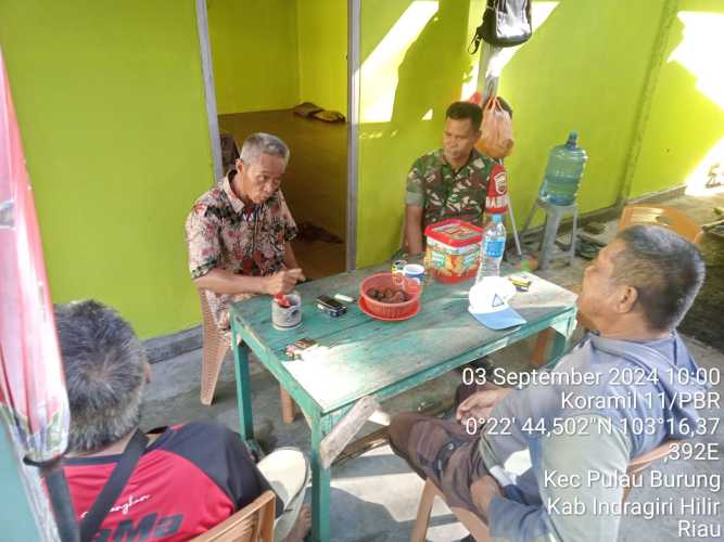 Dengan Komsos, Babinsa Pulau Burung Jaga Kekompakan Warga Sukseskan Pilkada Serentak