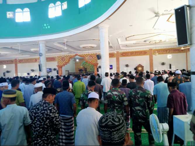 Satgas TMMD Ke -116 Melaksanakan Shalat Jumat Bersama