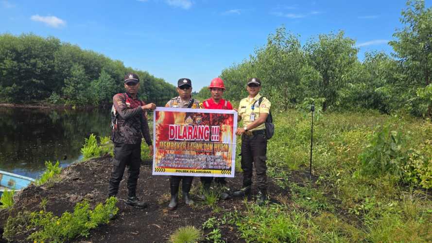 Gabungkan Himbauan Hukum dan Fatwa MUI, Bhabinkamtibmas Tanjung Simpang Sukses Cegah Karhutla di Musim Kemarau
