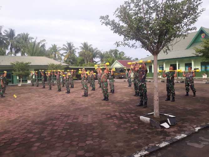 Seluruh Anggota Koramil 01/Tembilahan  ikuti Senam Narbel di Lapangan Kodim