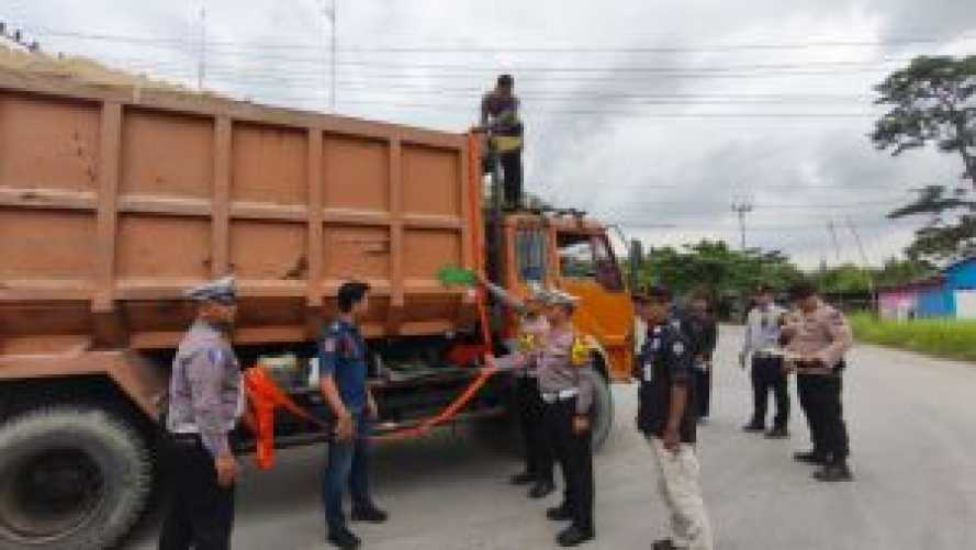 Razia Besar-besaran di Pekanbaru, 11 Truk Ditilang dan 1 Unit Diamankan
