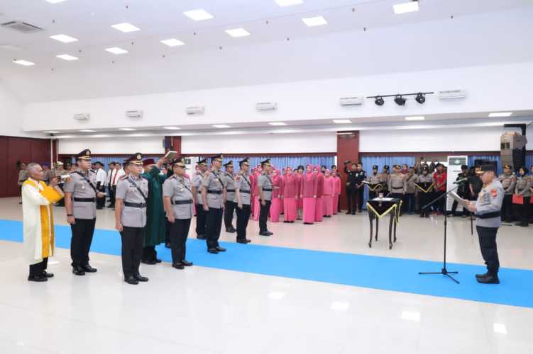 Kapolda Riau Pimpin Sertijab Dirintel, Kabid Humas hingga 4 Kapolres