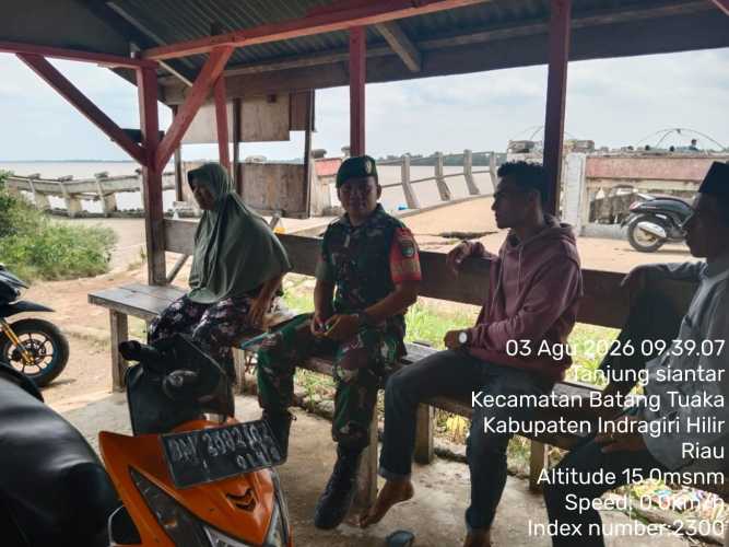 Babinsa Koramil 12/BTK Laksanakan Komsos untuk Pererat Silaturahmi di Desa Tanjung Siantar