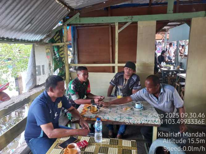 Babinsa Koramil 08/Mandah Perkuat Sinergi dengan Warga Binaan untuk Menjaga Ketentraman Lingkungan
