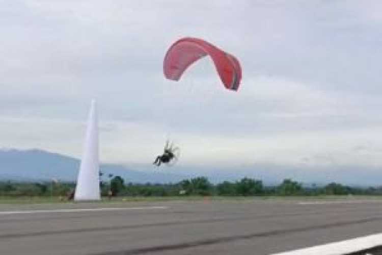 Atlet Paramotor Riau Riantoko Sumbang Medali Perak