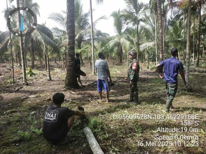 Babinsa Koramil 08/Mandah Aktif Patroli Cegah Karhutla, Situasi Aman Terkendali