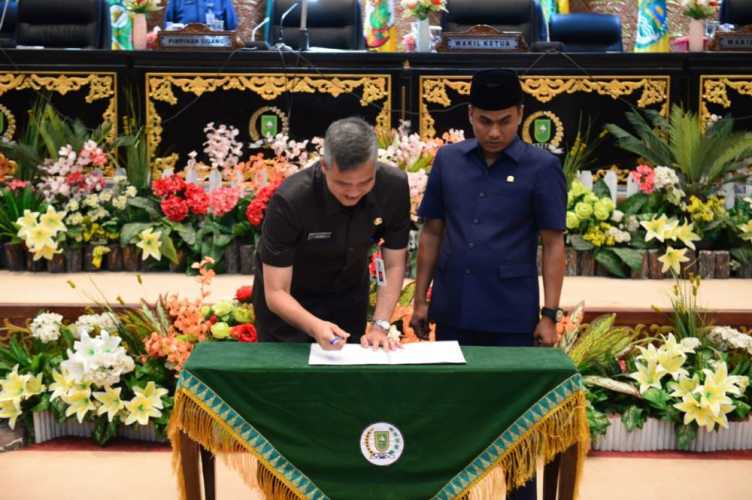 Penyampaian Laporan Banggar DPRD Riau Atas LPJ APBD 2024, Disetujui Dewan dan Direspons Pemprov Riau
