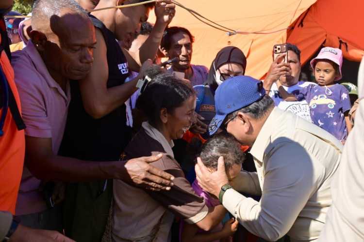 Presiden Prabowo di Tengah Pengungsi Nagekeo: Menyapa, Mendengar, dan Menguatkan