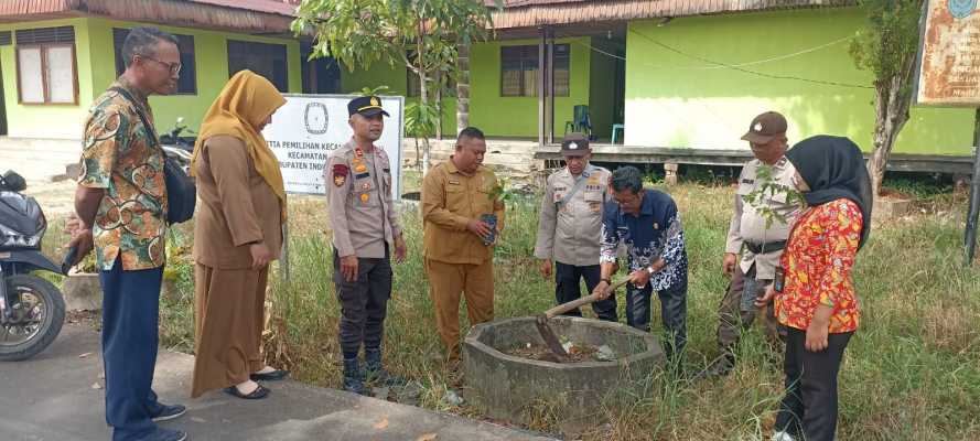 Dukung Program Kapolda Riau Polsek Enok Gelar Aksi Tanam Pohon di Desa Simpang Tiga Kec.Enok