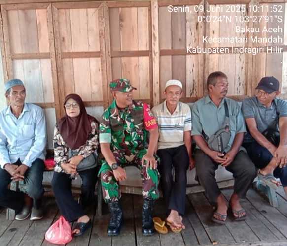 Babinsa Desa Bakau Aceh Jaga Silaturahmi di Momen Idul Adha 1446 H