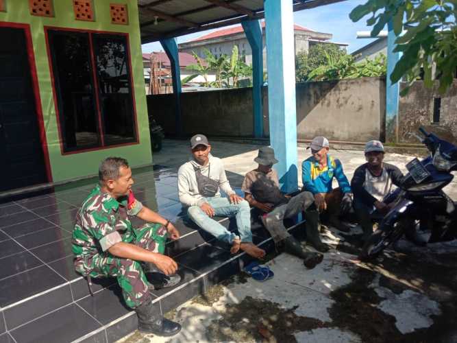 Sertu M.yasin Pererat Silaturahmi Bersama Warga di Bulan Puasa