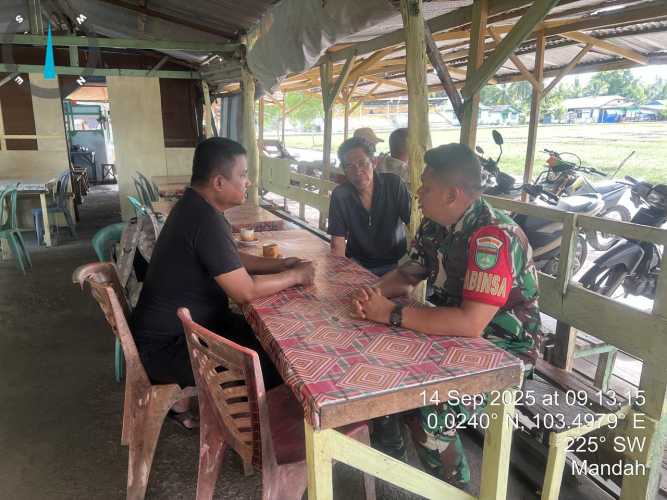 Babinsa Koramil 08/Mandah Tingkatkan Komunikasi Kependudukan dalam Pembinaan SDM di Desa Bente