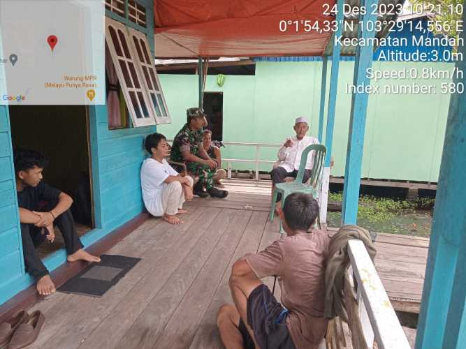 Musim Penghujan, Babinsa Sosialisasi Menjaga Kebersihan Lingkungan