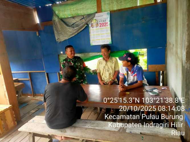 Babinsa Koramil 11/Pulau Burung Sosialisasikan Pembentukan Koperasi Desa Merah Putih di Desa Sri Danai Jaya