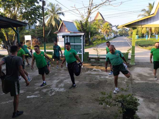 Koramil 01/TBH Gelar Pembinaan Fisik, Membangun Prajurit TNI Prima