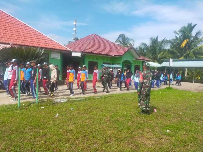 Persiapan Upacara HUT RI Ke -78,Pelda Rafli Latih Anggota Paskibara