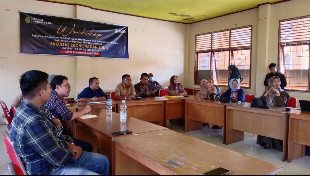 Galeri Diskop dan UKM Unisi Prakarsai  Bazar Kreatif