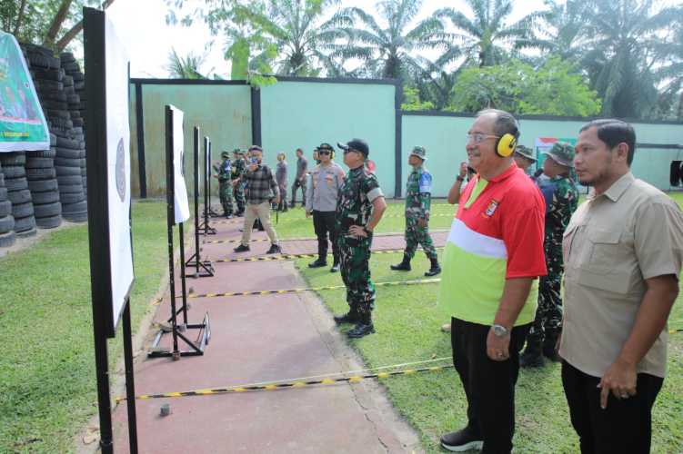 Bupati Asahan Bersama Forkopimda Ikuti Eksibisi Menembak Executive 2025