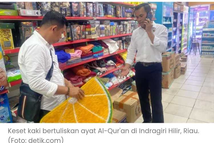 Heboh! Warga Temukan Keset Bertuliskan Ayat Al-Qur’an di Swalayan Inhil