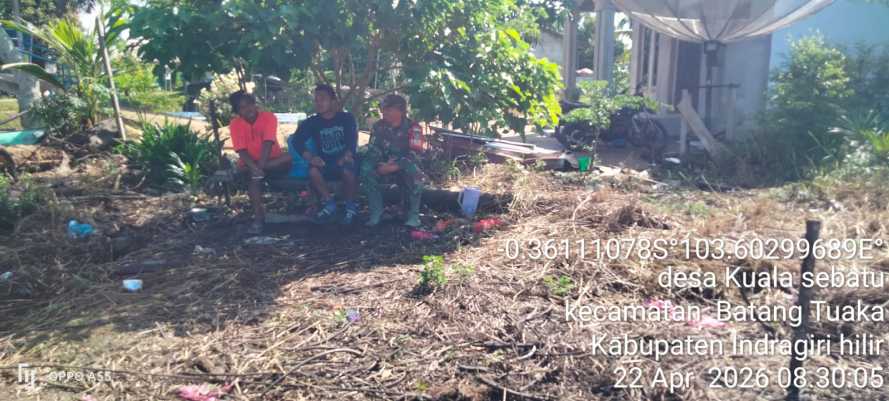 Babinsa Kuala Sebatu Gencarkan Himbauan Antisipasi Dampak Cuaca Ekstrim Melalui Komsos