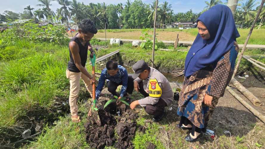 Bhabinkamtibmas Polsek Pelangiran Gelar Workshop Green Policing di SD 010 Tanjung Simpang