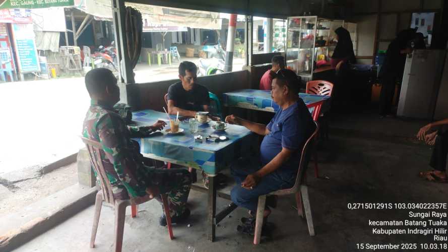 Babinsa Koramil 12/Batang Tuaka Kodim 0314/Inhil Aktif Jalin Komunikasi dengan Tokoh Pemuda, Fokus Pencegahan Kenakalan Remaja