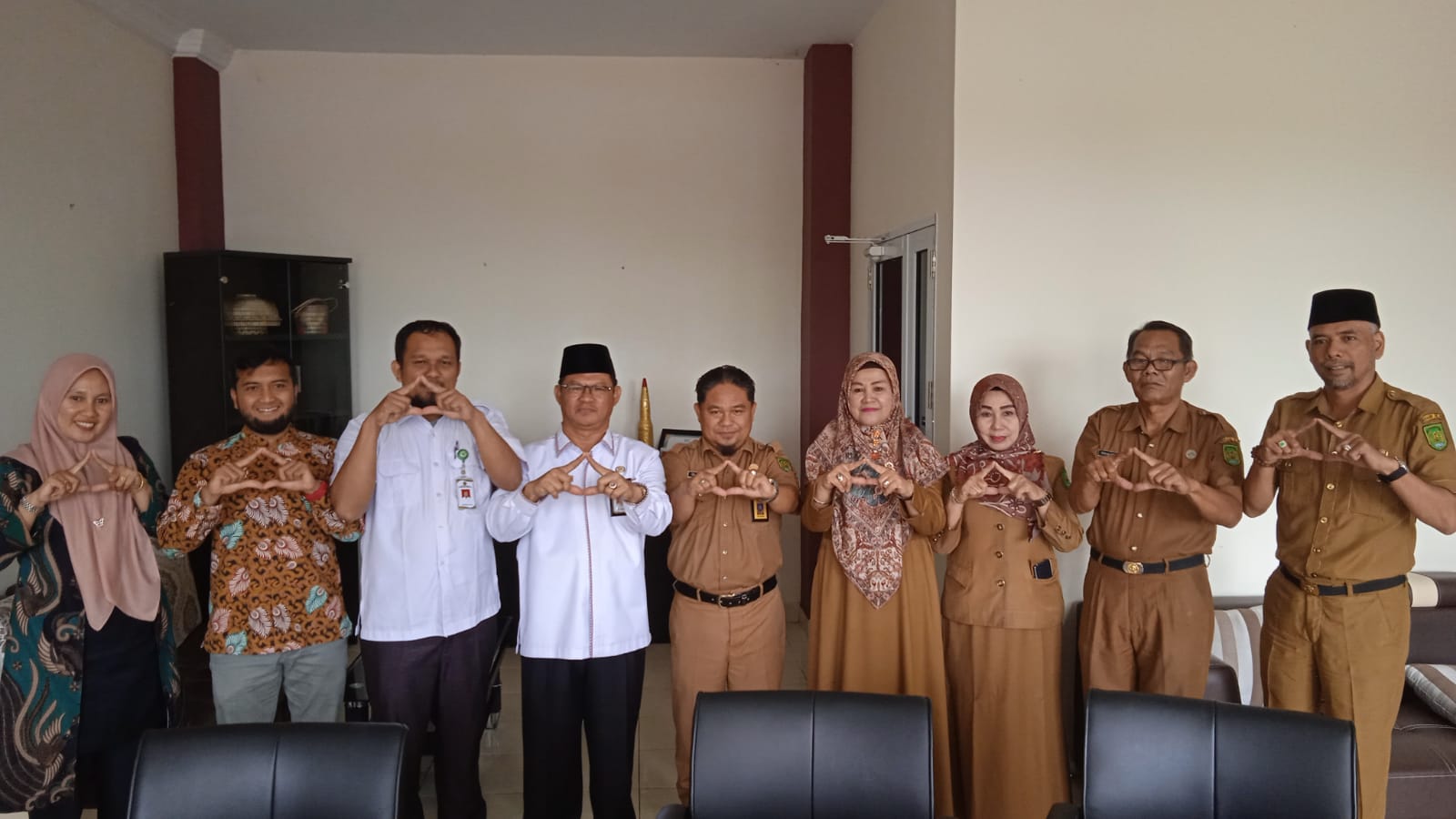 Galeri DISKOPUKM Inhil Temu Wicara Dengan  BPJH Kemenag Riau  Terkait Sertifikasi Halal
