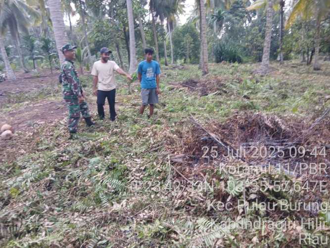 Babinsa Koramil 11/Pulau Burung  Lakukan Patroli Holistik Cegah Karhutla di Tengah Status Siaga Riau