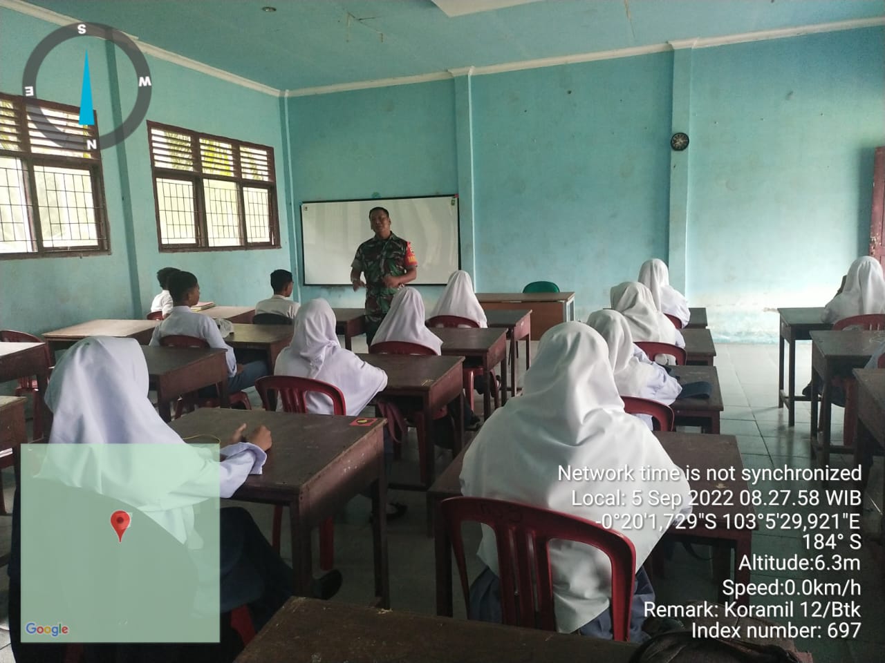 Serda Pernando Babinsa Koramil 12/Batang Tuaka Berikan Motivasi Kepada Siswa Siswi SMA