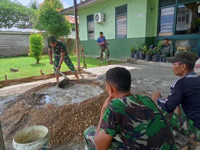 Batituud Koramil 01/Tembilahan pimpin perbaikan instalasi pangkalan