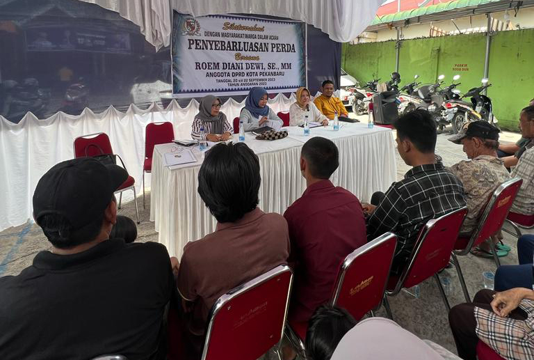 Anggota DPRD Kota Pekanbaru Roem Diani Dewi Lakukan Sosper di Kecamatan Sukajadi