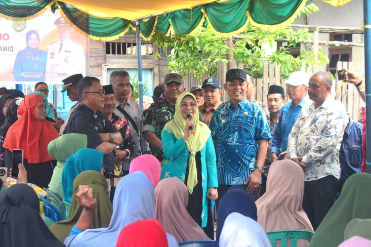 Pj.Bupati Inhil Tinjau Pelaksanaan Operasi Pasar Murah di Kecamatan Tanah Merah