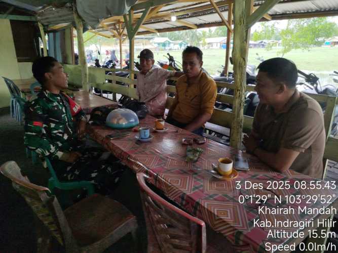 Babinsa Mandah Menjaga Kondusifitas wilayah Lewat Komduk sosial