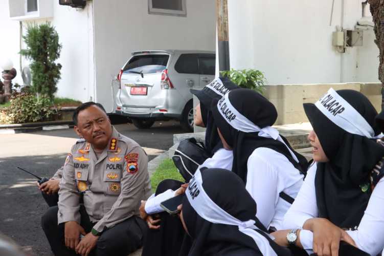 Aksi Damai Guru Madrasah Berlangsung Kondusif, Polresta Cilacap Kawal dengan Pendekatan Humanis