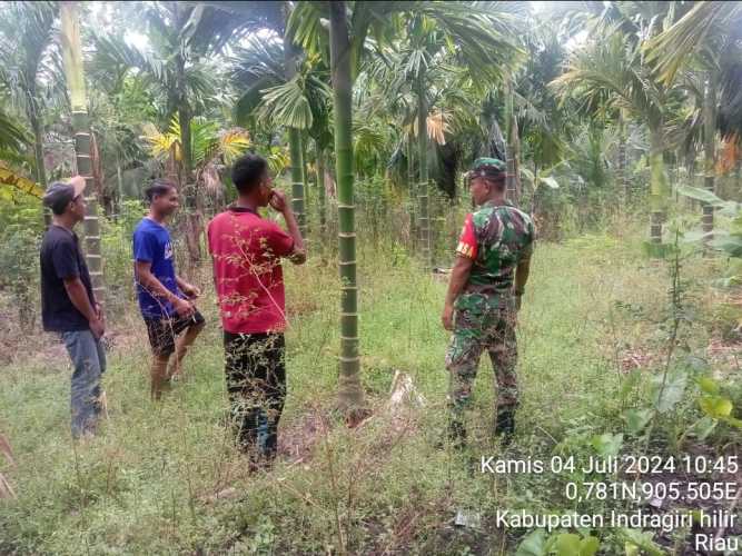 Babinsa Ringin Jaya Jalankan Patroli Dialogis dalam Pencegahan Karhutlah