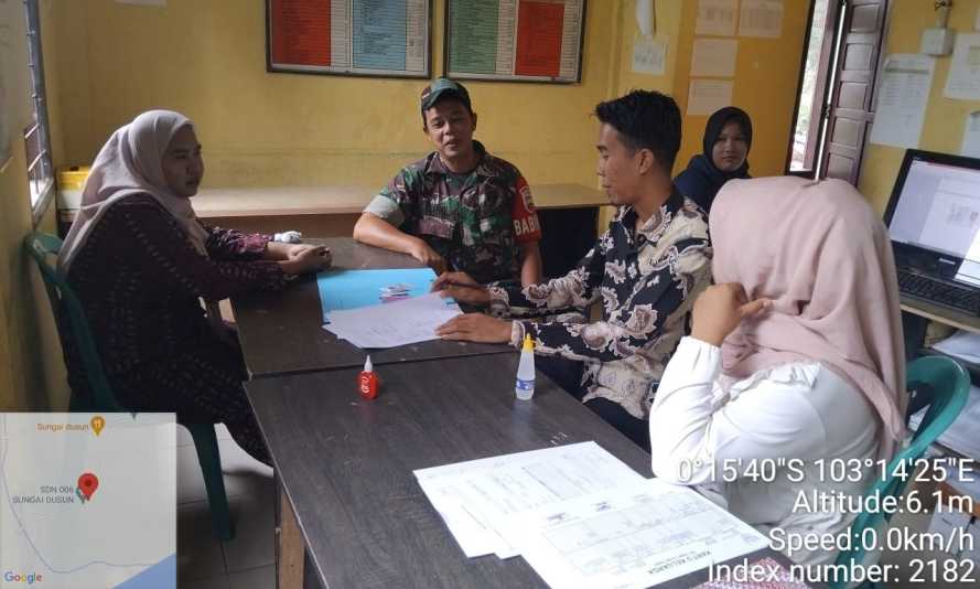 Babinsa Koramil 12/Batang Tuaka Ajak Perangkat Kelurahan Sungai Piring Tingkatkan Keamanan Jelang Mudik