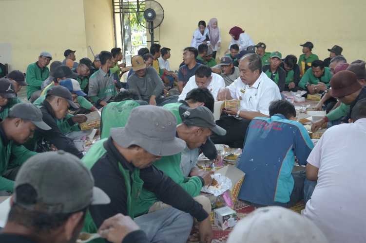Bupati Asahan dan Wakil Bupati Berikan Salam Hormat Kepada Ratusan Petugas Kebersihan Asahan