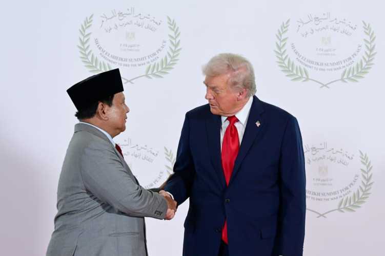 Momen Jabat Tangan dan Pujian Presiden Trump kepada Presiden Prabowo