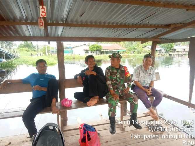 Babinsa Pulau Burung Menumbuhkan Hidup Rukun Sesama Warga