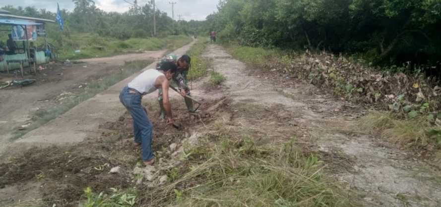 Babinsa Gerakkan  Jumat Bersih