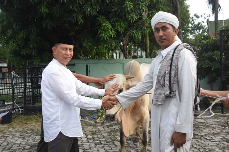 Danrem 031/WB Laksanakan Sholat Idul Adha dan Serahkan Hewan Kurban