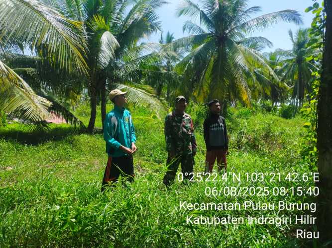 Sinergi Babinsa dan Masyarakat Jaga Desa Sungai Danai Bebas Api