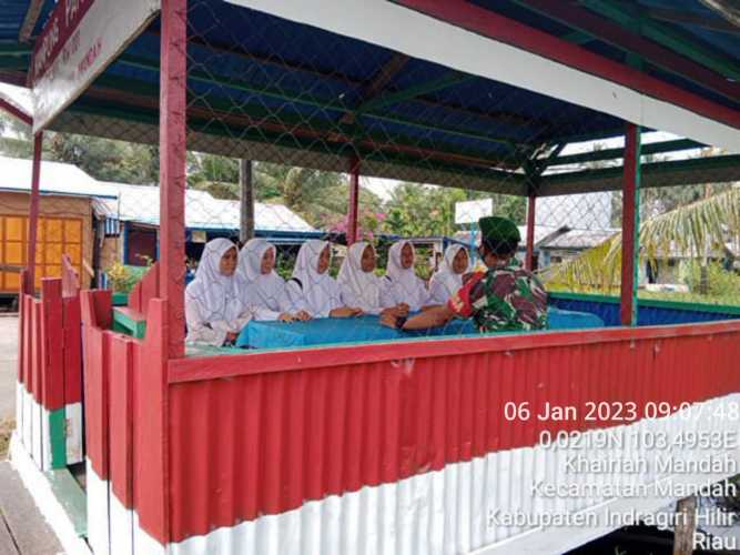 Babinsa Giring Siswa Sekolah Pahami Bahaya Narkoba