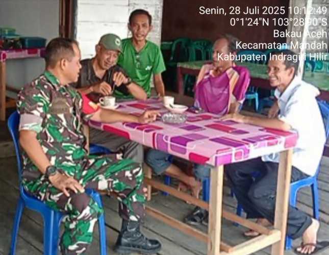 Babinsa Desa Bakau Aceh Pererat Hubungan dengan Warga Binaan melalui Komsos