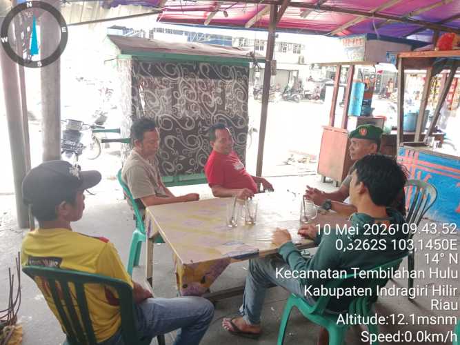 Babinsa Serda Ronald Manalu Galang Kesadaran Warga Tembilahan Hulu Jaga Kelestarian Lingkungan Cegah Pencemaran dan Penyakit