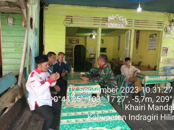 Babinsa Lakukan Rangkaian Sosialisasi di Pojok Warung Kopi