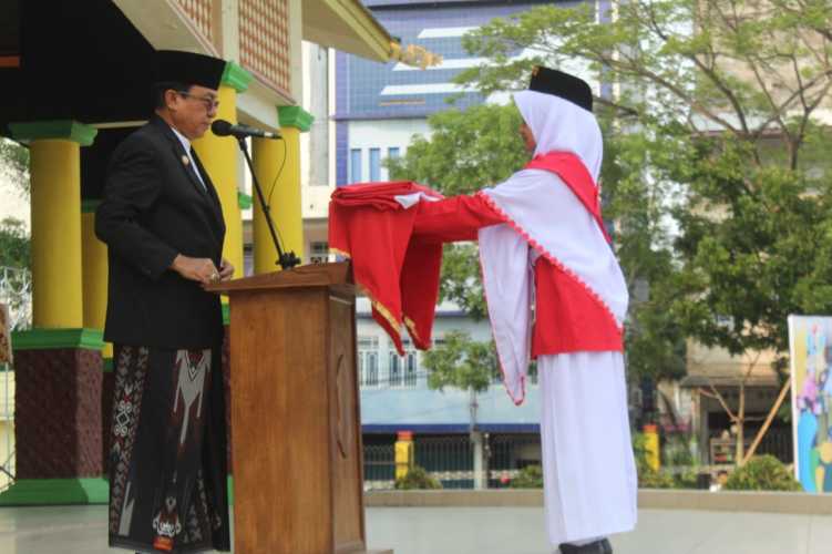 Bupati Indragiri Hilir HM. Wardan Irup Peringatan Hari Santri Ke - 9 Tahun 2023