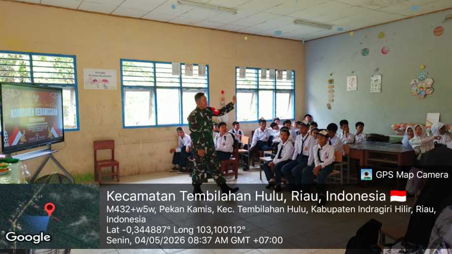 Peringati Hari Guru, Babinsa Desa Pekan Kamis Sulap Kelas Jadi Medan Tempur Karakter Bangsa