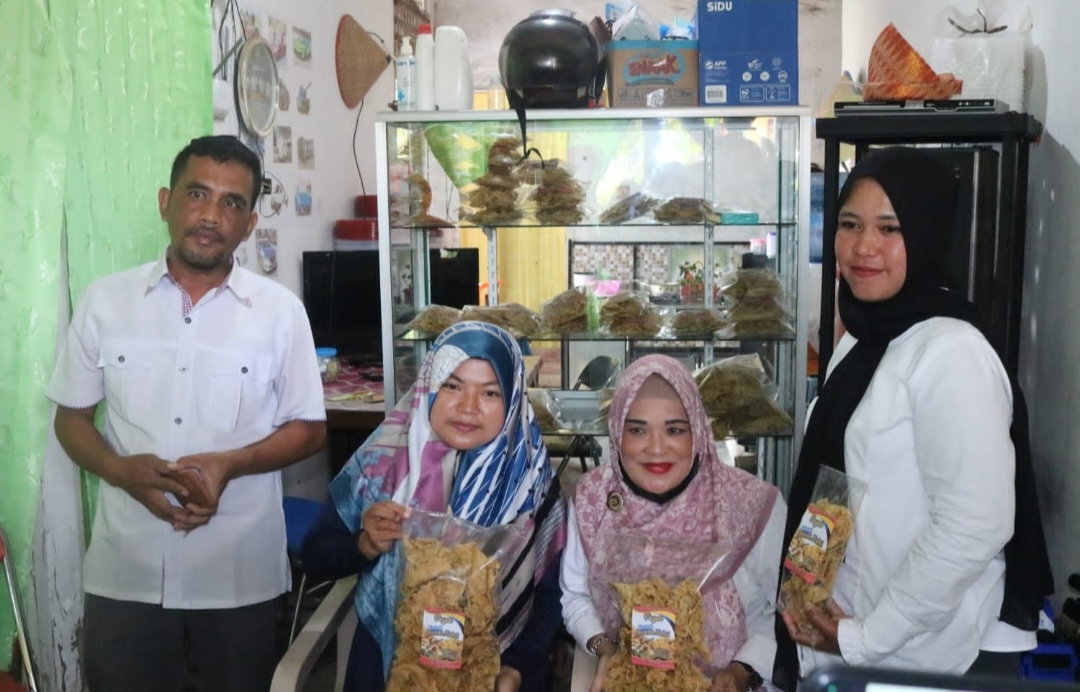 Galeri UKM  Bunda Nabil Mendapat  Kunjungan Istimewa Diskopukm Inhil